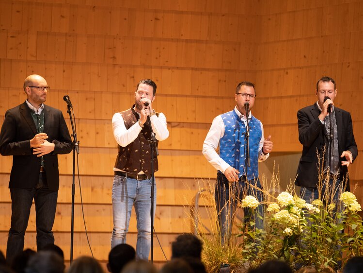 "Neffen von Tante Eleonor“ Chor | © Nicolas Zangerle