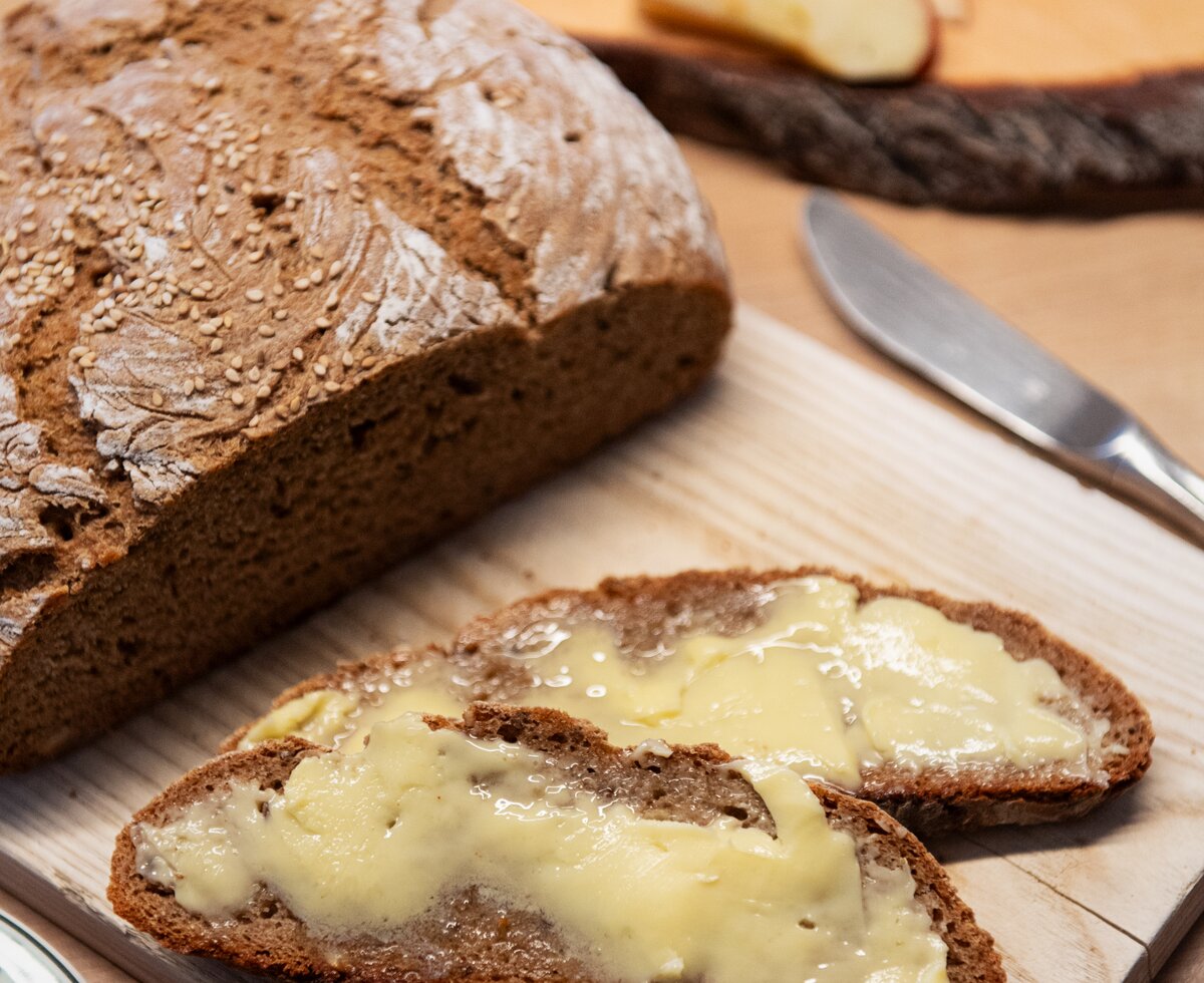 Butterbrot aus selbst gebackenem Brot | © Carletto Photography / Urlaub am Bauernhof Kärnten Butterbrot selbst gemacht | © Carletto Photography / Urlaub am Bauernhof Kärnten