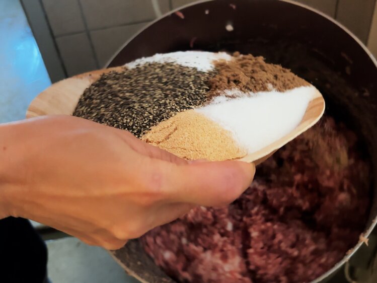 Gewürze für die Selchwürste | © Daniel Gollner/ Urlaub am Bauernhof Kärnten