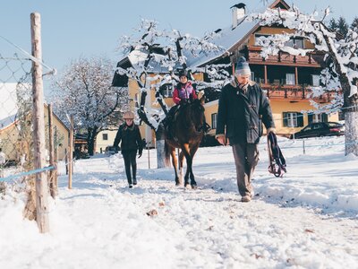 Ausritt im Schnee | © Urlaub am Bauernhof Kärnten / Daniel Gollner