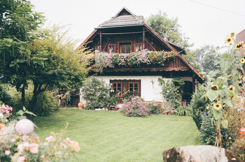 Bauernhaus mit Wiese | © Urlaub am Bauernhof Kärnten / Daniel Gollner