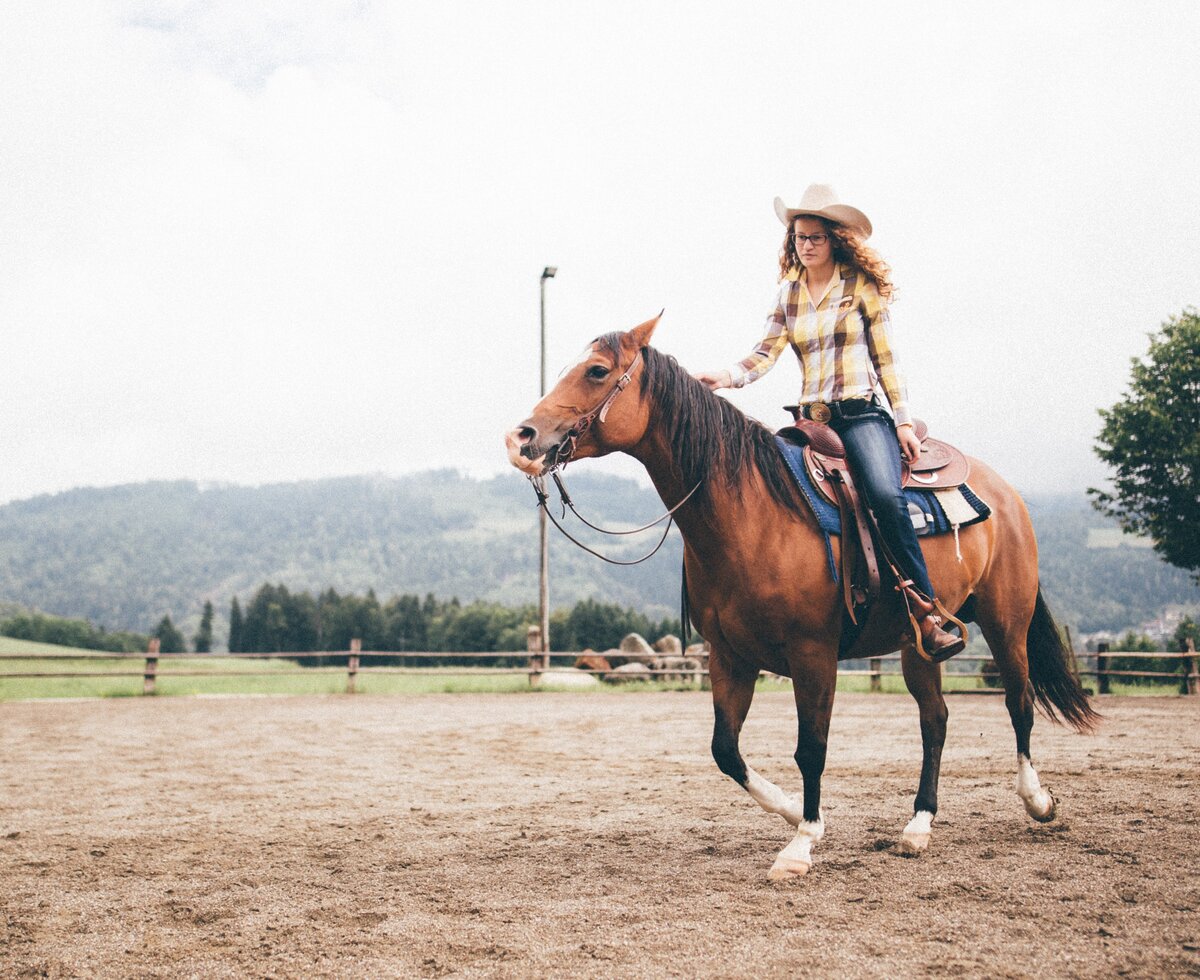 Mädchen reitet | © Urlaub am Bauernhof Kärnten/ Daniel Gollner Mädchen reitet im Viereck | © Urlaub am Bauernhof Kärnten/ Daniel Gollner