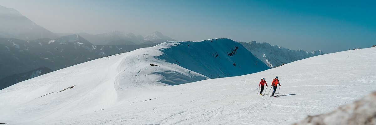 Zwei Skitourengeher in der Winterlandschaft | © Tourismusregion Klopeiner See - Südkärnten GmbH / Martin Hofmann