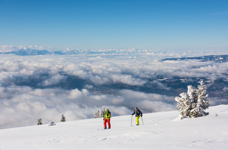 Zwei Skitourengeher im Schnee unterwegs | © Franz Gerdl / RML GmbH 