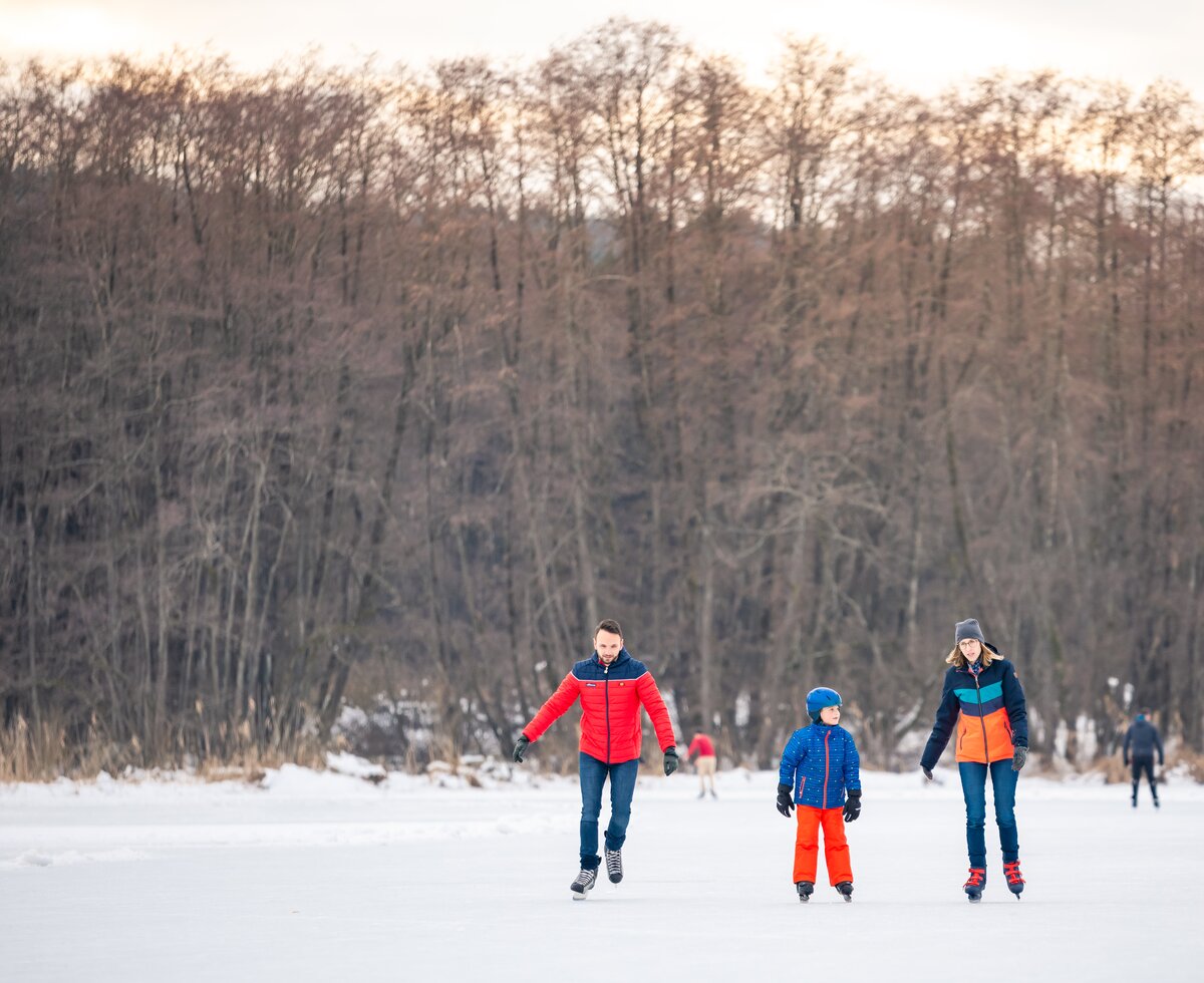 Eislaufen am Hörzendorfersee | © Michael Stabentheiner/ Tourismusregion Mittelkärnten Eislaufen im Winter am Hörzendorfersee | © Michael Stabentheiner/ Tourismusregion Mittelkärnten