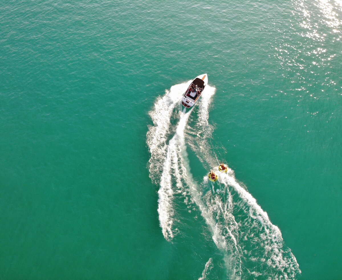 Motorbootfahren am Wörthersee | © Pichler-Koban / Wörthersee Tourismus GmbH Motorboot von oben aufgenommen am Wörthersee | © Pichler-Koban / Wörthersee Tourismus GmbH