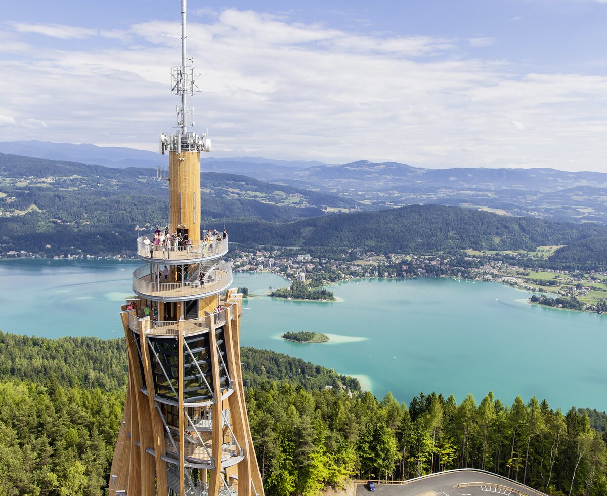 Aussichtsturm Pyramidenkogel in Kärnten | © Tine Steinthaler / Wörthersee Tourismus GmbH Pyramidenkogel von oben mit Blick auf Wörthersee | © Tine Steinthaler / Wörthersee Tourismus GmbH