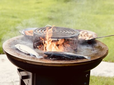 Griller | © Astrid Rittler Fische werden gegrillt | © Astrid Rittler
