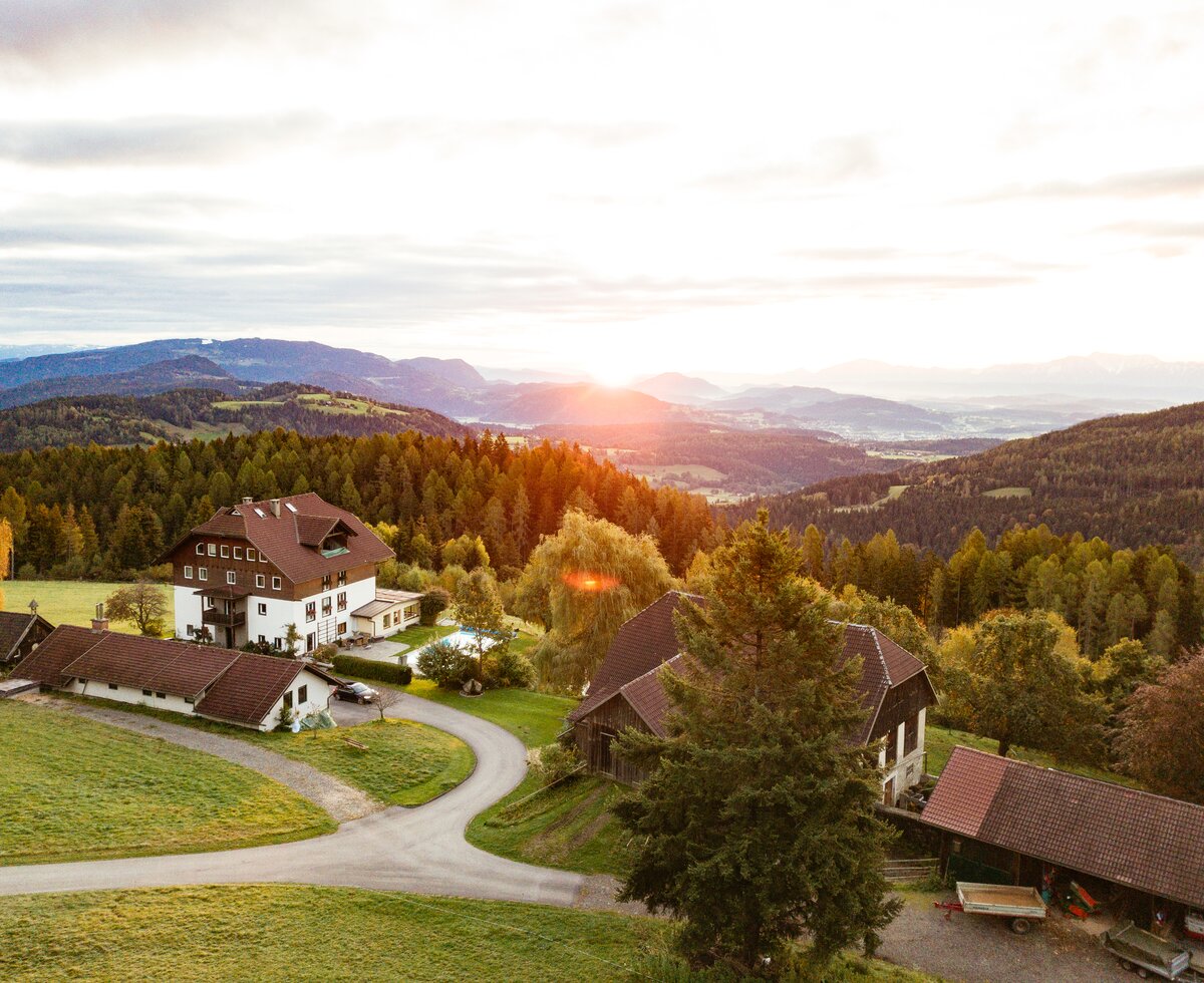 Bauernhof Natur Gut Lassen | © Urlaub am Bauernhof Kärnten/ Daniel Gollner Das Bauernhofgelände am Natur Gut Lassen | © Urlaub am Bauernhof Kärnten/ Daniel Gollner