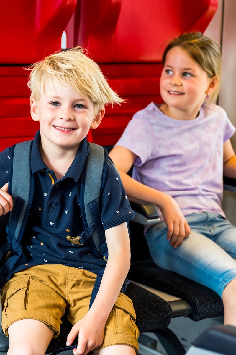 Familie fährt mit der S-Bahn | © Michael Stabentheiner / Kärnten Werbung