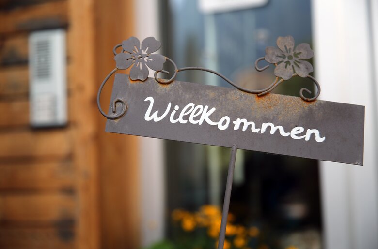 Willkommensschild Blumen | © Privat zu Gast in Niederösterreich / weinfranz.at