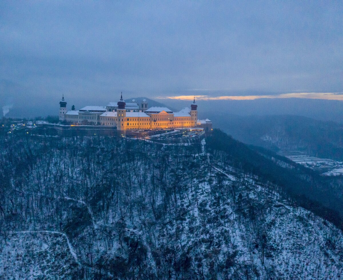 beleuchtetees Stift Göttweig im Winter | © Niederösterreich Werbung / Robert Herbst