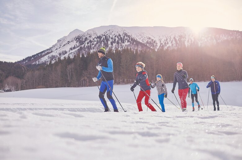 Familie beim Langlaufen am Ötscher | © Niederösterreich Werbung / Kathrin Baumann