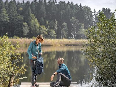Pause nach der Wanderung am Egelsee im Salzkammergut | © Oberösterreich Tourismus/Attersee Attergau/Michael Grössinger