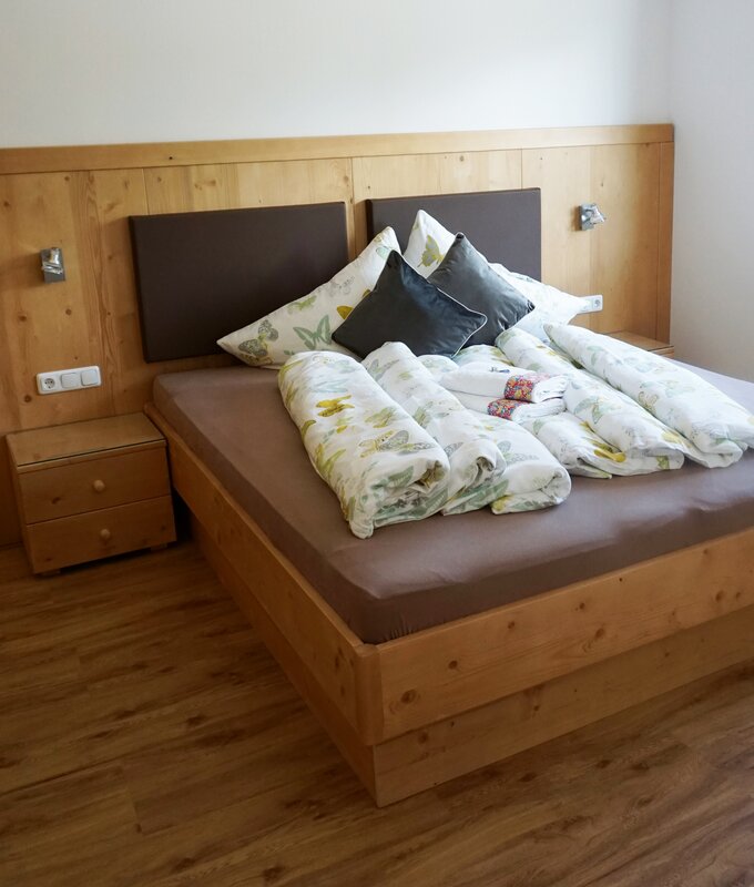 Zimmer mit Doppelbett im Löschgruberhof in Rechberg | © Urlaub am Bauernhof Oberösterreich / Harald Puchegger