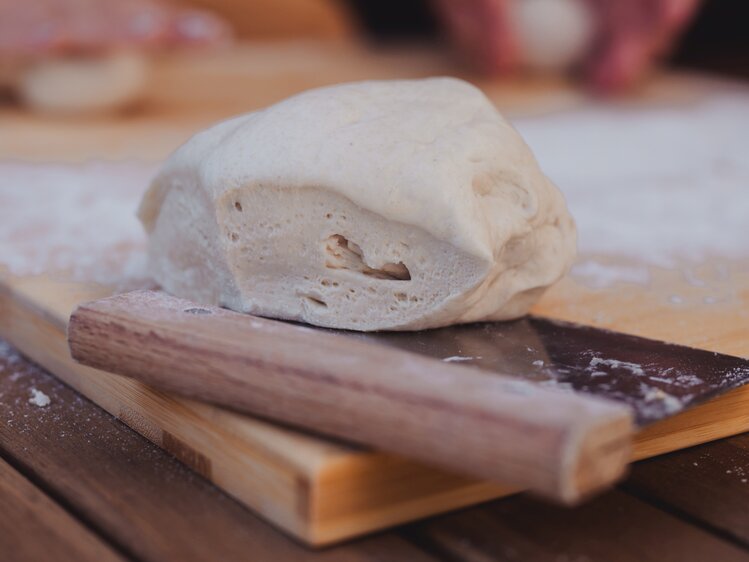 Salzstangerl Teig | © Footprints Fotografie // cookingCatrin