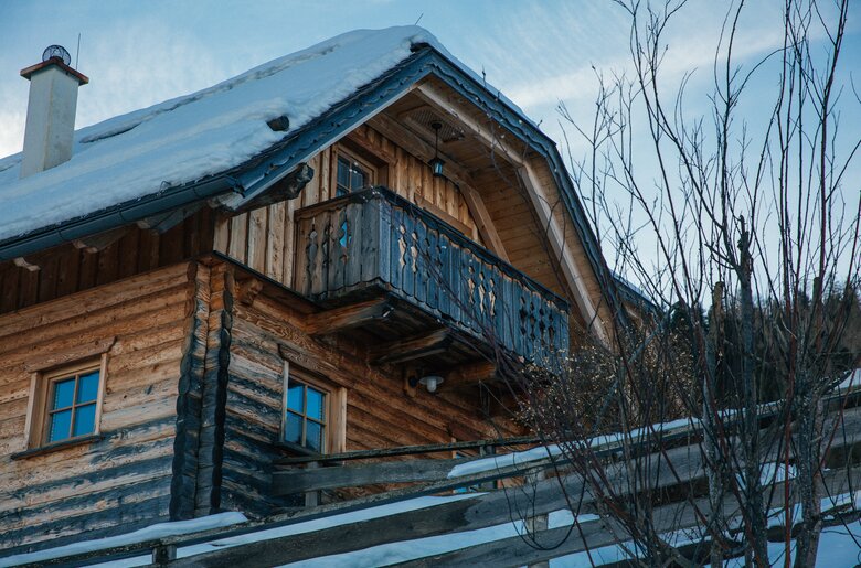 Verschneites Chalet beim Almresort Baumschlagerberg, Nationalparkregion Kalkalpen | © Urlaub am Bauernhof Oberösterreich / Pascal Baronit