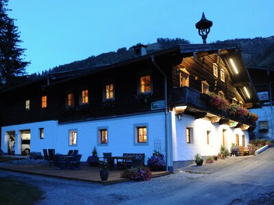 ganze Ansicht vom Bauernhaus Steinbachhof | © Urlaub am Bauernhof / Ingrid Loitfellner ganze Ansicht vom Bauernhaus Steinbachhof Loitfellner in Salzburg | © Urlaub am Bauernhof / Ingrid Loitfellner