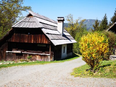 Urchhaus Lobnigkasten | © Jasmin Schienegger Freilichtmuseum Maria Saal im Frühling Urchhaus Lobnigkasten | © Jasmin Schienegger