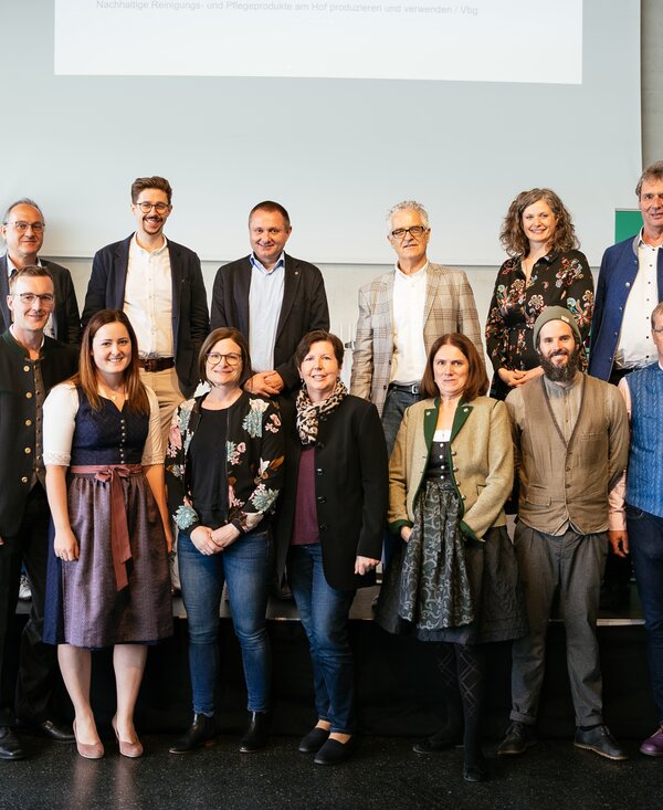 alle Gewinner des Innovationswettbewerbs 2021 auf der Bühne | © Daniel Gollner / Urlaub am Bauernhof