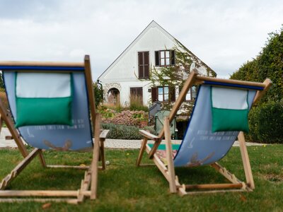 Hofansicht mit Liegestühlen von hinten am Remushof | © Urlaub am Bauernhof / Daniel Gollner Hofansicht mit Liegestühlen von hinten am Remushof | © Urlaub am Bauernhof / Daniel Gollner
