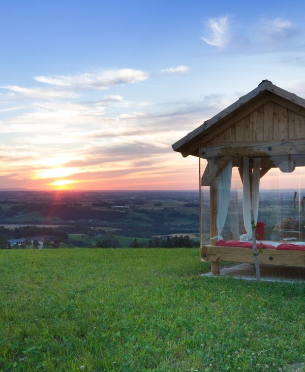 Panoramabett mit grossartiger Aussicht am Hochhubergut | © Urlaub am Bauernhof Österreich / Postlmayr