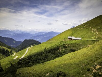 Sicht auf die Brandstattalm und die Berge in Werfenweng, Salzburger Land | © Urlaub am Bauernhof Salzburger Land / Bernd Suppan Sicht auf die Brandstattalm und die Berge in Werfenweng, Salzburger Land | © Urlaub am Bauernhof Salzburger Land / Bernd Suppan