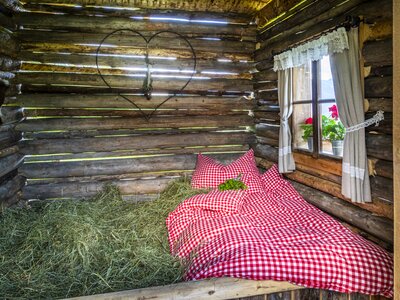 Schlafen im Heu am Pointleitnhof in St. Veit im Pongau | © Urlaub am Bauernhof im SalzburgerLand / Bernd Suppan Schlafen im Heu am Pointleitnhof in St. Veit im Pongau | © Urlaub am Bauernhof im SalzburgerLand / Bernd Suppan