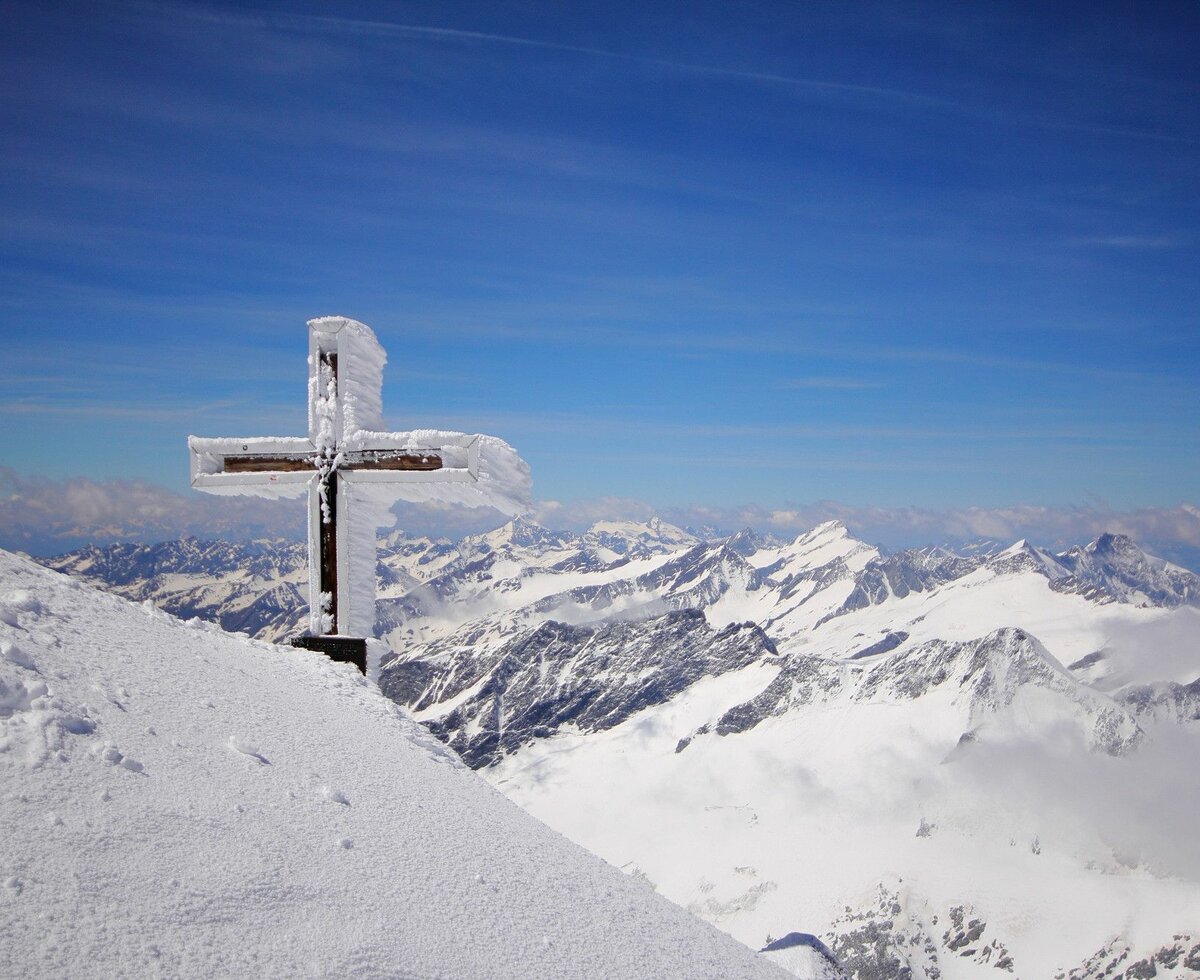 Gipfelkreuz im Nationalpark Hohe Tauern, Salzburger Land | © Salzburger Land Tourismus / Daniel Breuer Gipfelkreuz mit Schnee im Winter, Nationalpark Hohe Tauern, Salzburger Land | © Salzburger Land Tourismus / Daniel Breuer