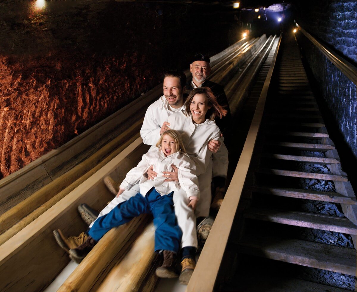 Salzwelten Hallein, Rutschen Familie, Salzbergwerk Dürrnberg, Salzburger Land | © Salzwelten Hallein / Bergauer Salzwelten Hallein, Rutschen Familie, Salzbergwerk Dürrnberg, Salzburger Land | © Salzwelten Hallein / Bergauer