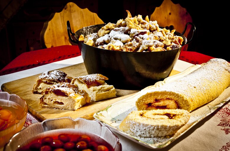 Kaiserschmarren, Biskuitroulade und Topfenstrudel, Hochsteiermark, Steiermark | © Urlaub am Bauernhof Steiermark / Werner Krug