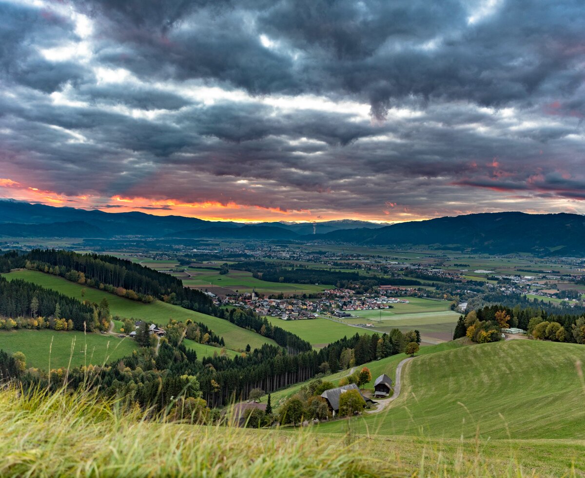 Blick in das Murtal bei Sonnenuntergang, Murtal Steiermark | © Murtal Steiermark / Anita Fössl Blick in das Murtal bei Sonnenuntergang, Murtal Steiermark | © Murtal Steiermark / Anita Fössl