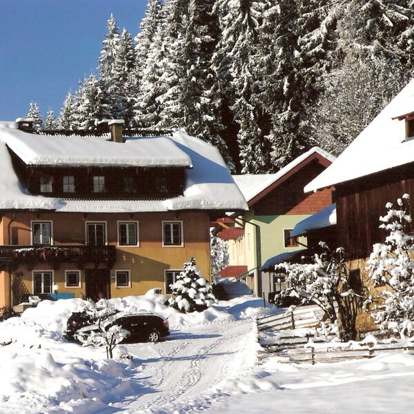 Unser Hof im Winterkleid