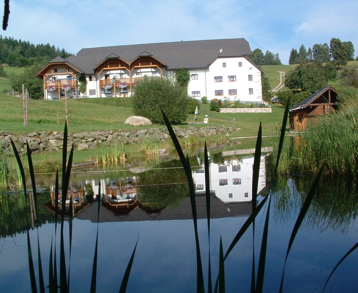 Badeteich mit Haus