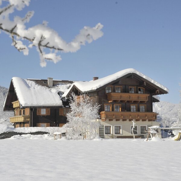 Unser Ferienbauernhof von der Hinterseite