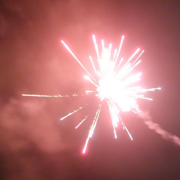 Feuerwerk am Nachthimmel.