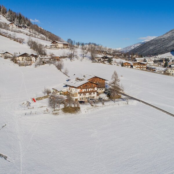 Ladestatthof farm in winter