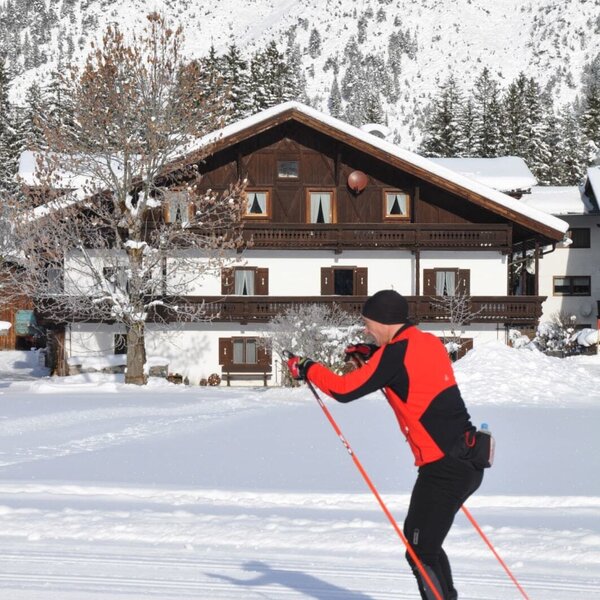Tschaperhof direkt an der Loipe